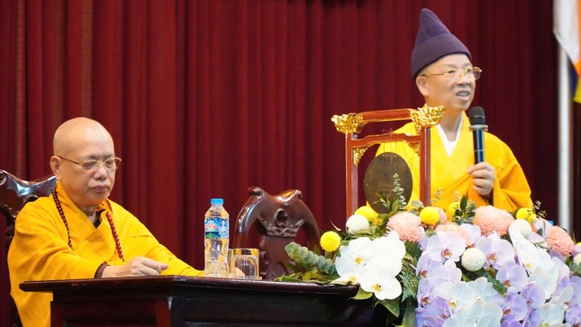 Hòa thượng Thích Thanh Quyết ban đạo từ Hòa thượng Thích Thanh Quyết ban đạo từ