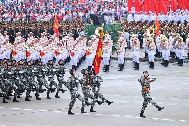 Khối chiến sĩ Tăng thiết giáp - Trải qua gần 66 năm xây dựng, chiến đấu và phát triển, các thế hệ cán bộ, chiến sĩ Tăng thiết giáp đã xây dựng nên truyền thống "Đã ra quân là đánh thắng", lập nhiều chiến công lừng lẫy. Bước vào giai đoạn mới, bộ đội Tăng Thiết giáp tiếp tục được huấn luyện, rèn luyện, làm chủ vũ khí hiện đại, sẵn sàng cơ động nhanh, kiên quyết bảo vệ vững chắc Tổ quốc trong mọi tình huống