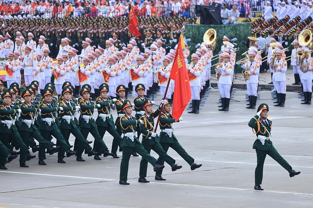 Khối sĩ quan Hậu cần, Kỹ thuật, Công nghiệp quốc phòng - Trải qua 80 năm cách mạng vẻ vang, các lực lượng đã vượt qua muôn vàn khó khăn, thử thách, chủ động nghiên cứu, chế tạo sản xuất, bảo đảm kịp thời nguồn lực hậu cần, vũ khí trang bị kỹ thuật cho chiến đấu và chiến thắng. Ngày nay, ngành Hậu cần, Kỹ thuật và Công nghiệp Quốc phòng không ngừng đổi mới sáng tạo, ứng dụng khoa học - công nghệ, chuyển đổi số, nâng cao chất lượng công tác, hoàn thành xuất sắc nhiệm vụ