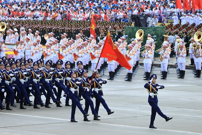 Khối sĩ quan Cảnh sát biển Việt Nam - Với truyền thống "Kiên quyết dũng cảm, khắc phục khó khăn, đoàn kết hiệp đồng, giữ nghiêm pháp luật", Cảnh sát biển Việt Nam đã ghi dấu ấn với nhiều thành tích đặc biệt xuất sắc, tiếp tục khẳng định bản lĩnh, trí tuệ của những người lính biển kiên trung, ngày đêm canh giữ vùng biển thiêng liêng của Tổ quốc