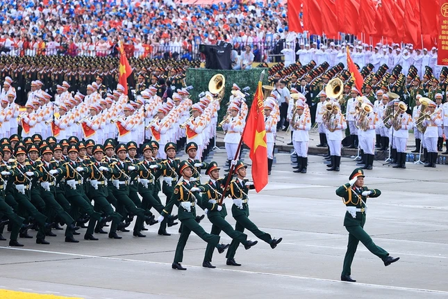 Khối sĩ quan Lục quân - Là lực lượng nòng cốt chỉ huy, tham mưu và trực tiếp chiến đấu, trải qua các cuộc kháng chiến, lớp lớp các thế hệ sĩ quan Lục quân đã có mặt trên khắp các chiến trường, thể hiện bản lĩnh vững vàng, kiên cường, mưu lược, lập nhiều chiến công xuất sắc. Đội ngũ sĩ quan Lục quân hôm nay tiếp tục được rèn luyện, nâng cao trình độ mọi mặt, sẵn sàng chiến đấu, hy sinh, bảo vệ vững chắc Tổ quốc Việt Nam xã hội chủ nghĩa và hạnh phúc của Nhân dân