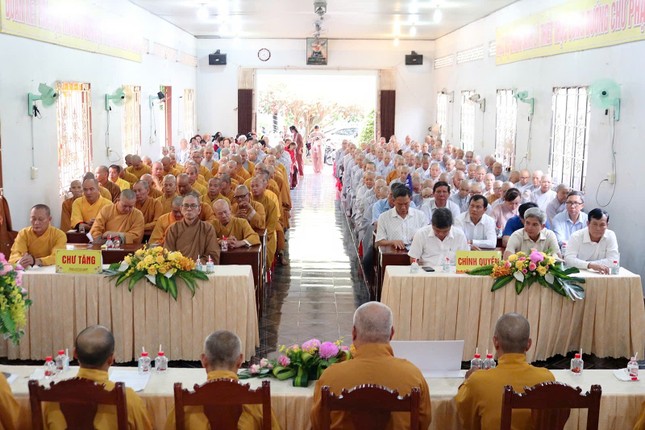 Chư tôn đức Tăng Ni, đại biểu tham dự Chư tôn đức Tăng Ni, đại biểu tham dự