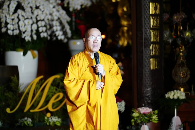 Thượng tọa Thích Đạt Đức phát biểu