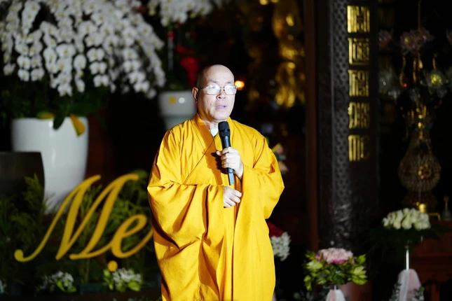 Thượng tọa Thích Đạt Đức phát biểu