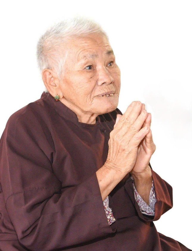 Bà tôi gánh cả gió chiều - xót xa... Bà tôi gánh cả gió chiều - xót xa...