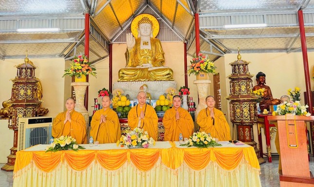 Chư tôn đức chứng minh buổi lễ