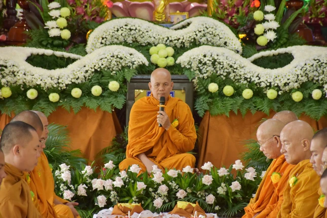 Thượng tọa Thích Giác Nhuận ban đạo từ