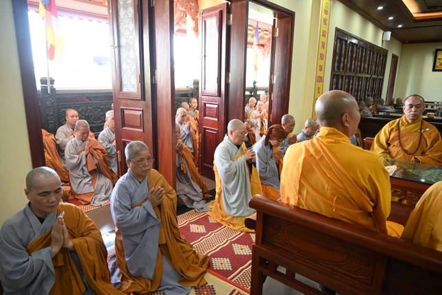 Chư Ni tác bạch cầu thỉnh Đại Tăng tác pháp Tự tứ