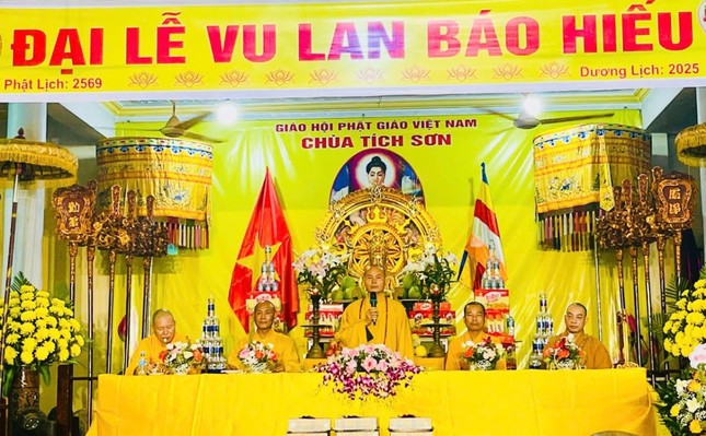 Thượng tọa Thích Minh Thuận chia sẻ thời pháp thoại ngắn