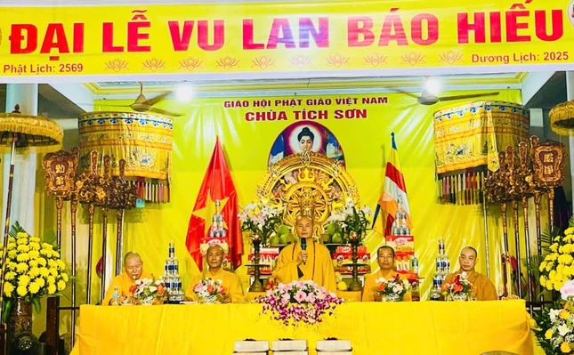 Thượng tọa Thích Minh Thuận chia sẻ thời pháp thoại ngắn