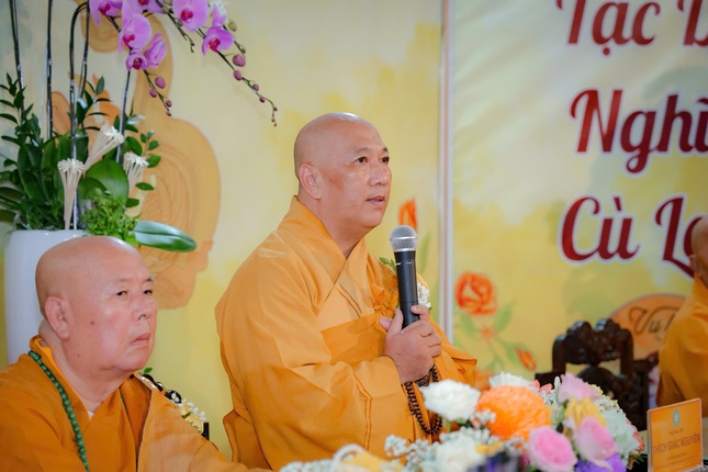 Thượng tọa Thích Giác Nguyên ban đạo từ