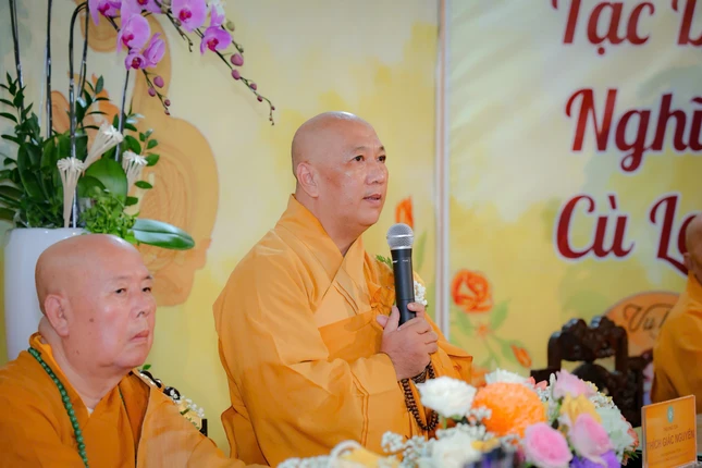 Thượng tọa Thích Giác Nguyên ban đạo từ