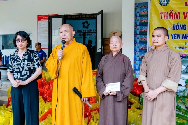 Thượng tọa Thích Tâm Định phát biểu