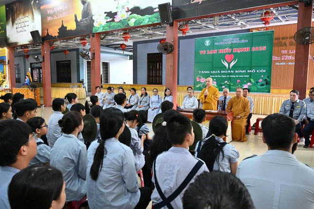 Thượng tọa Thích Thông Đạo phát biểu