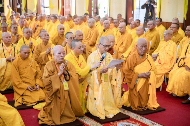 Trưởng lão Hòa thượng Thích Thiện Thành cung tuyên tiểu sử Hòa thượng Tôn sư