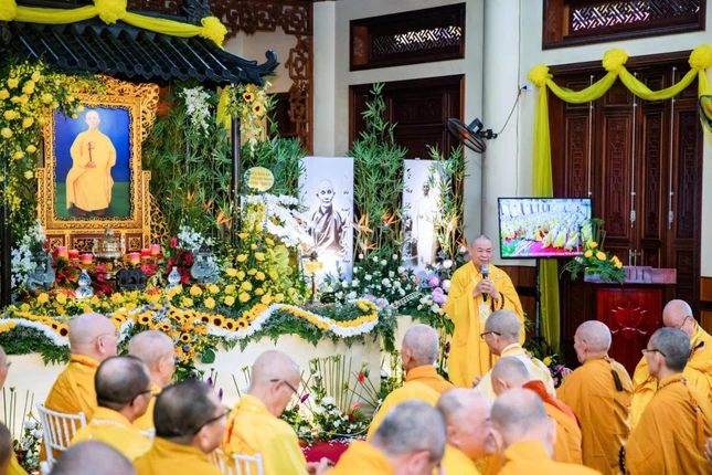 Hòa thượng Thích Từ Nghiêm ban đạo từ