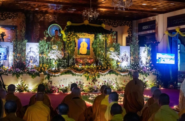 Đêm hoa đăng tưởng niệm Hòa thượng Thích Từ Ý