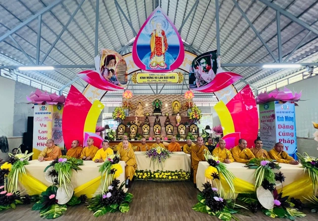 Chư tôn đức chứng minh