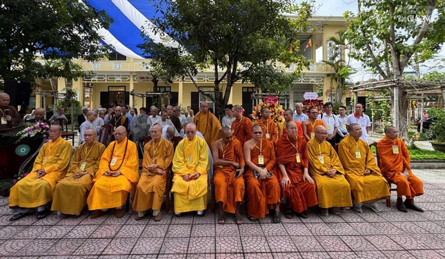 Chư tôn đức Việt Nam và các nước tham dự lễ khai mạc Chư tôn đức Việt Nam và các nước tham dự lễ khai mạc