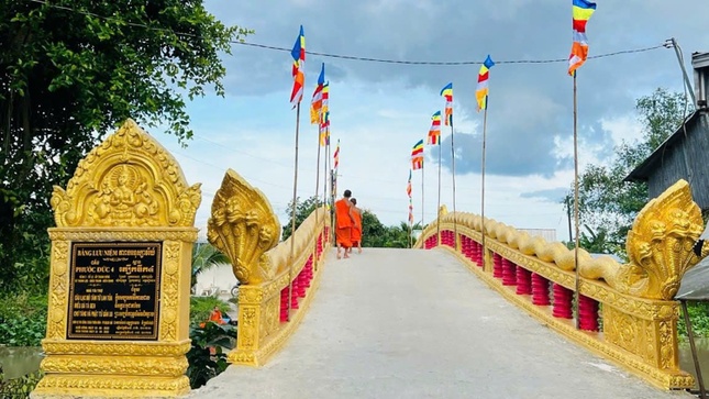 Cây cầu mang đậm văn hóa Khmer - Ảnh: Trần Tuyên Cây cầu mang đậm văn hóa Khmer - Ảnh: Trần Tuyên
