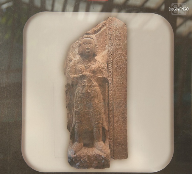 Tượng Vajrapani chất liệu đá, chùa Long Đọi (tỉnh Hà Nam cũ)