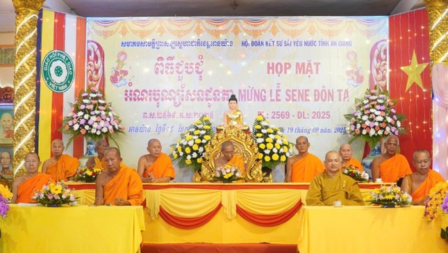 Chư tôn giáo phẩm chứng minh