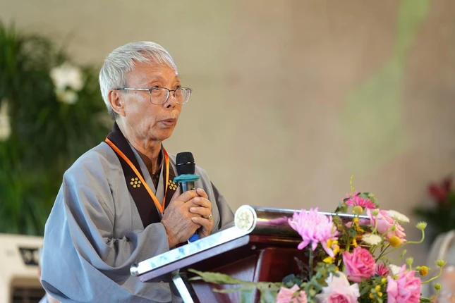 Phật tử Pháp Thiện Thịnh báo cáo quá trình tu học