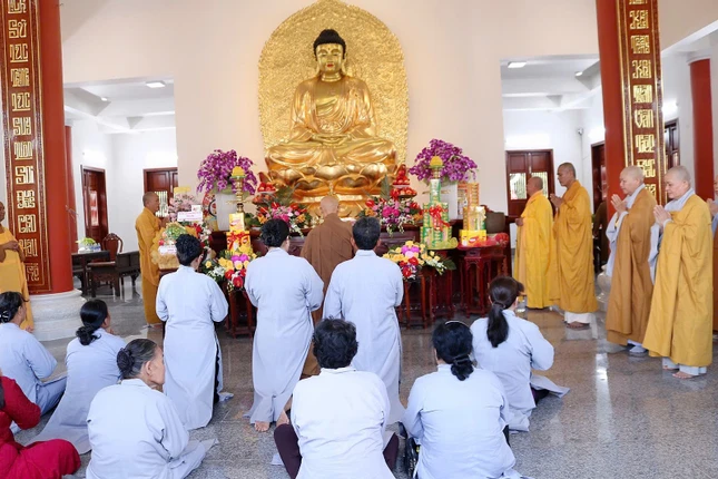 Khóa lễ tại chánh điện