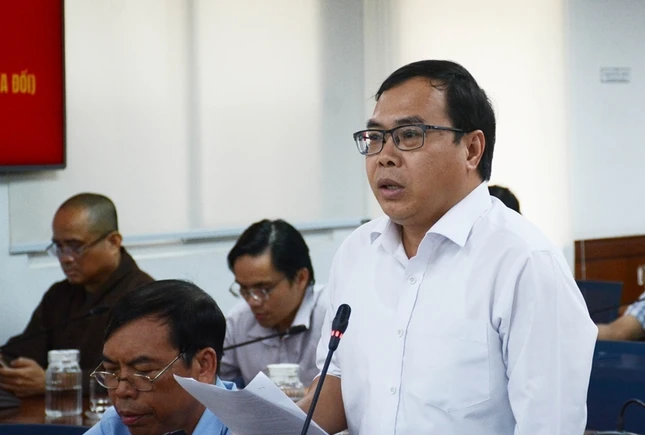 Phó Tổng Biên tập Báo Người Lao Động Dương Quang phát biểu đóng góp nhiều ý kiến xây dựng về ngôn ngữ và nội dung của dự thảo Luật Báo chí (sửa đổi) - Ảnh: Duy Hiển Phó Tổng Biên tập Báo Người Lao Động Dương Quang phát biểu đóng góp nhiều ý kiến xây dựng về ngôn ngữ và nội dung của dự thảo Luật Báo chí (sửa đổi) - Ảnh: Duy Hiển