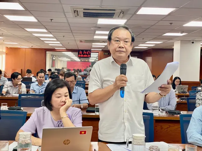 Tổng Biên tập Báo Pháp Luật TP.HCM Mai Ngọc Phước phát biểu đề nghị điều chỉnh, định nghĩa rõ hơn về tên gọi mới “cơ quan truyền thông chủ lực đa phương tiện” và một số vấn đề khác từ thực tiễn công tác làm báo - Ảnh: YC Tổng Biên tập Báo Pháp Luật TP.HCM Mai Ngọc Phước phát biểu đề nghị điều chỉnh, định nghĩa rõ hơn về tên gọi mới “cơ quan truyền thông chủ lực đa phương tiện” và một số vấn đề khác từ thực tiễn công tác làm báo - Ảnh: YC