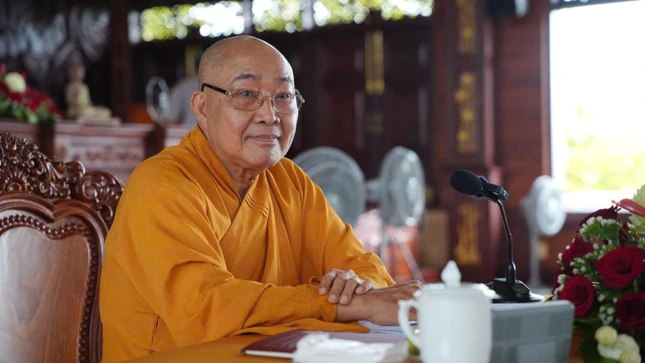 Hòa thượng Thích Minh Nhật chủ trì phiên họp