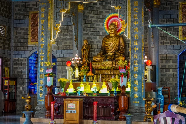 Tượng Phật Thích Ca Mâu Ni chế tác hoàn toàn từ đá đen nguyên khối quý hiếm Tượng Phật Thích Ca Mâu Ni chế tác hoàn toàn từ đá đen nguyên khối quý hiếm