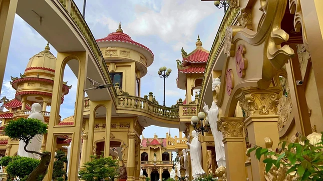 Nhờ kiến trúc độc đáo, hàng năm, chùa Phước Thành thu hút hàng ngàn lượt khách đến chiêm bái, mong cầu sức khỏe, bình an