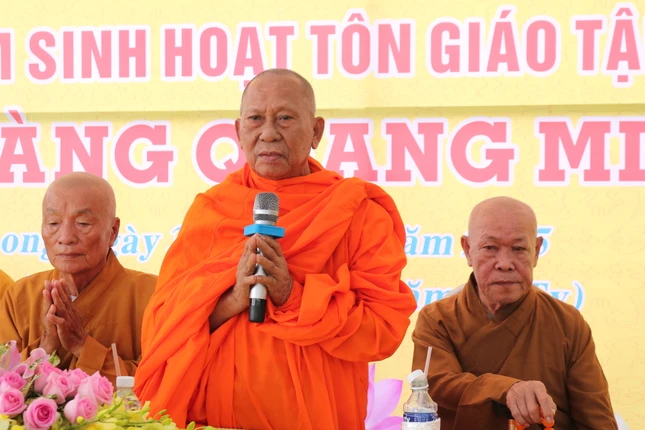 Hòa thượng Thạch Sok Xane ban đạo từ