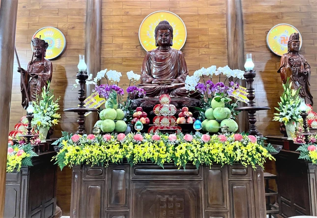 Tôn tượng được an vị bên trong chánh điện chùa Quan Khố