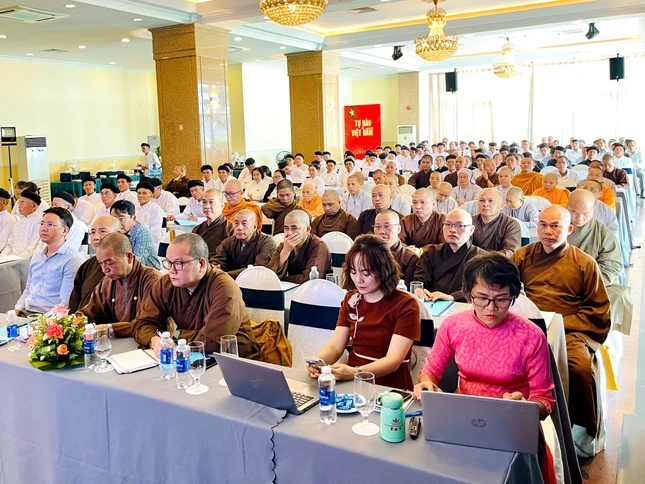 Chư tôn đức Tăng Ni, đại biểu tham dự hội nghị Chư tôn đức Tăng Ni, đại biểu tham dự hội nghị