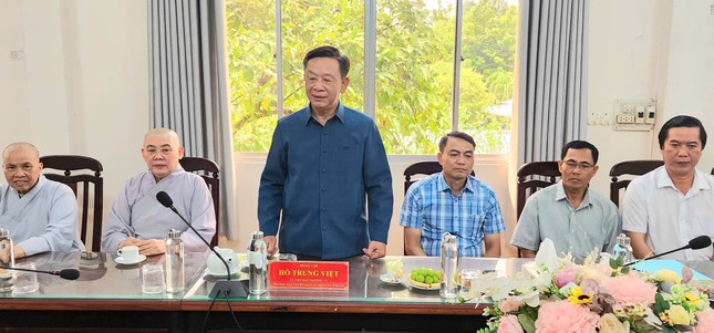 Ông Hồ Trung Việt, Ủy viên Ban Thường vụ Tỉnh ủy, Trưởng ban Tuyên giáo và Dân vận Tỉnh ủy phát biểu