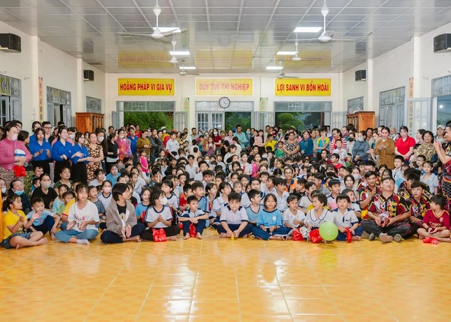 Các em về chùa Thanh Lương vui hội Trung thu