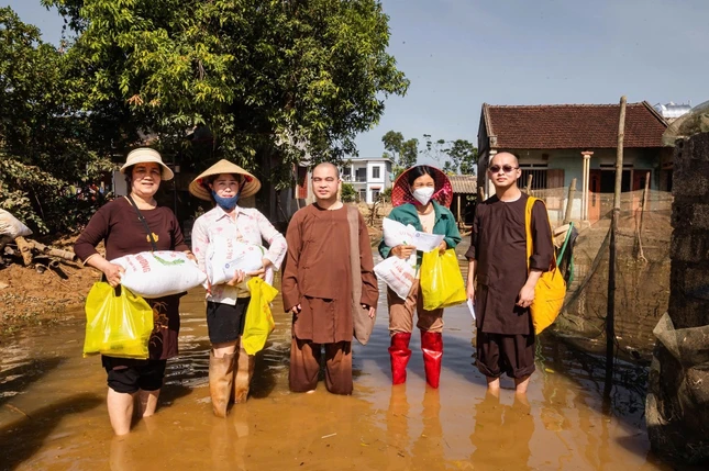 Hỗ trợ bà con nhân dân xã Kim Tân để vượt qua khó khăn