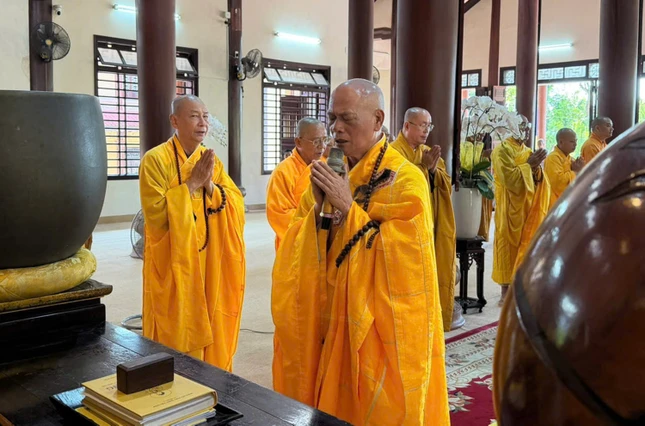 Hòa thượng Thích Giác Đạo sám chủ khóa lễ cúng ngọ truyền thống Hòa thượng Thích Giác Đạo sám chủ khóa lễ cúng ngọ truyền thống