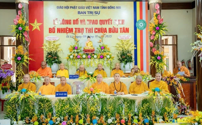 Chư tôn giáo phẩm chứng minh buổi lễ Chư tôn giáo phẩm chứng minh buổi lễ