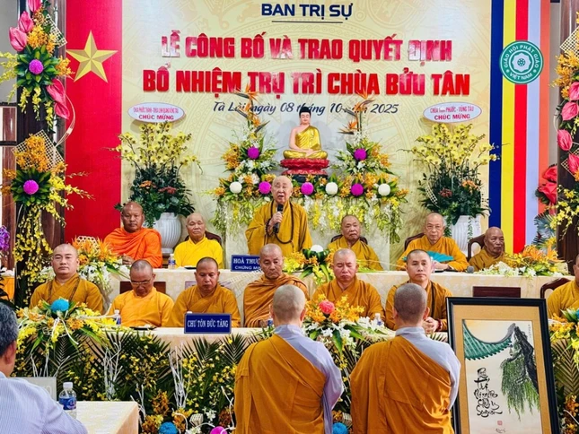 Trưởng lão Hòa thượng Thích Như Tín ban đạo từ Trưởng lão Hòa thượng Thích Như Tín ban đạo từ
