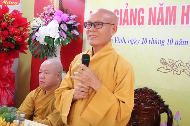 Hòa thượng Thích Tâm Linh ban đạo từ Hòa thượng Thích Tâm Linh ban đạo từ