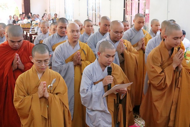 Đại diện Tăng Ni sinh phát biểu cảm tưởng