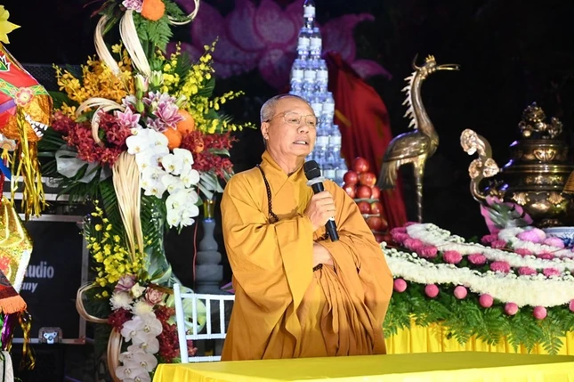 Thượng tọa Thích Tục Khang ban đạo từ