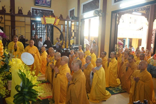 Trường Trung cấp Phật học Đà Nẵng đảnh lễ tưởng niệm Trường Trung cấp Phật học Đà Nẵng đảnh lễ tưởng niệm