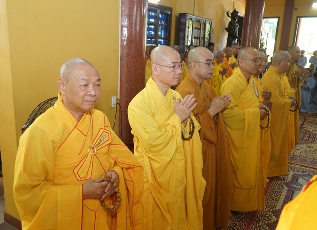 Thành kính tưởng niệm