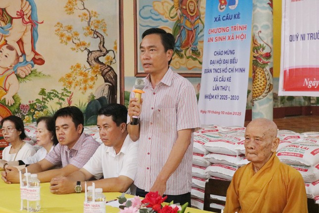 Ông Lê Hoàng Lam phát biểu tri ân