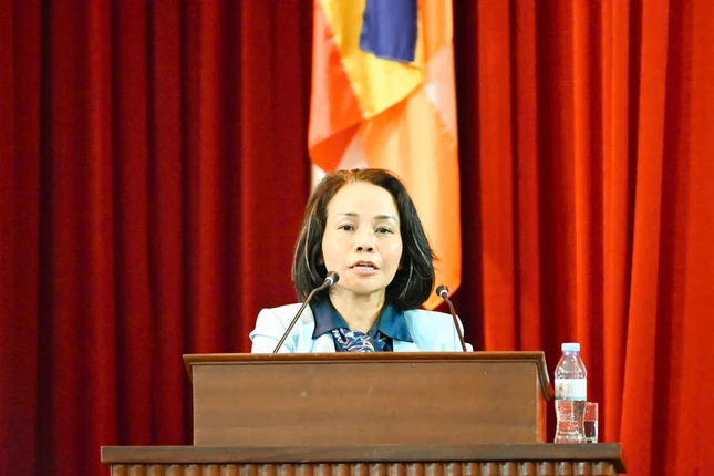 Bà Phạm Bảo Khánh trình bày tại hội nghị