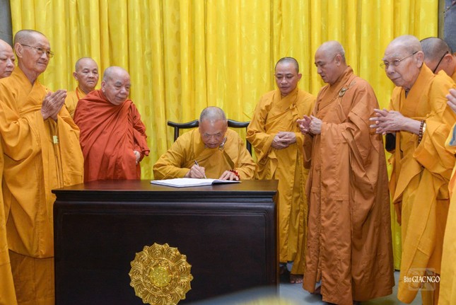 Ghi sổ tang lưu niệm